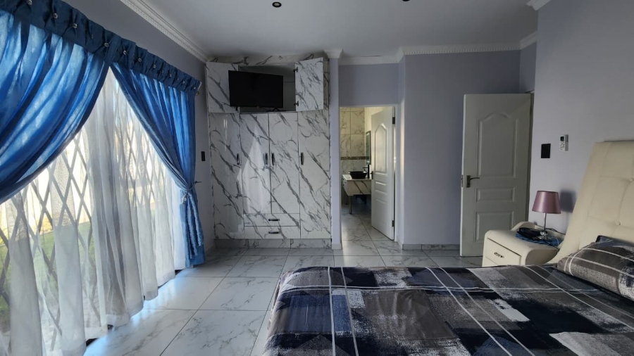 4 Bedroom Property for Sale in Country Club Western Cape
